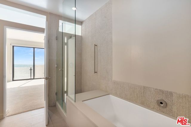 1 Northstar Street, Marina del Rey CA: https://media.crmls.org/mediaz/29643cbf-a64f-4131-8ad6-50c1b3b00763.jpg