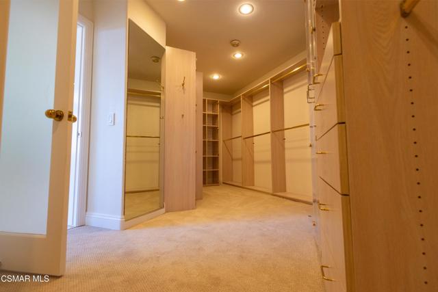 32715 Pacifica Court, Westlake Village CA: https://media.crmls.org/mediaz/29647d01-12bd-4c5d-97d5-1632abdda84f.jpg