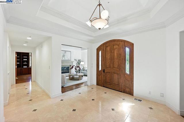 3029 Alburni Ct, Pleasanton CA: https://media.crmls.org/mediaz/2964e9bd-e2d4-422f-b223-9857b4e6b87f.jpg