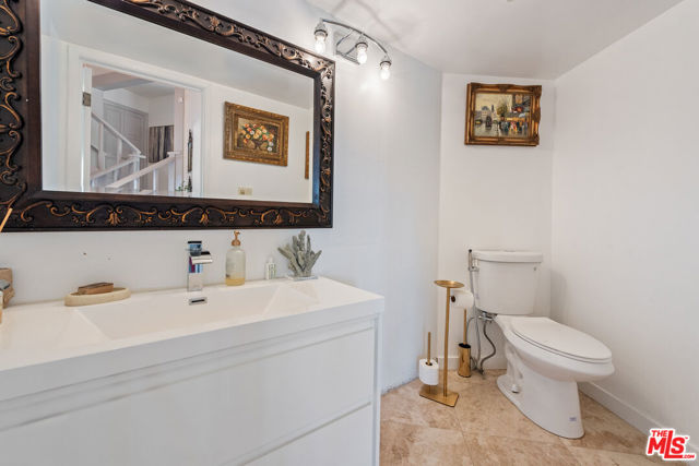 2357 Knob Hill Drive, Riverside CA: https://media.crmls.org/mediaz/2964f5a7-95cf-42e7-a445-9d6aa28a9b23.jpg