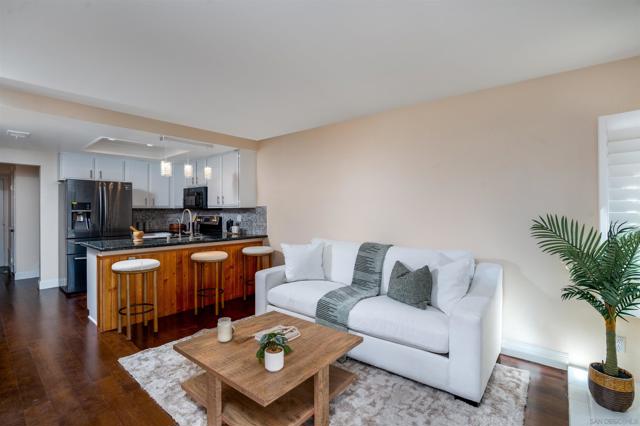 15865 Lofty Trail Dr, San Diego CA: https://media.crmls.org/mediaz/2965673d-3b4d-446c-becf-6eba0ec149ca.jpg