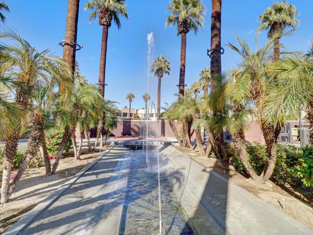 426 Village W Square, Palm Springs CA: https://media.crmls.org/mediaz/2965edba-3640-4933-abbb-068b4ea9d82f.jpg