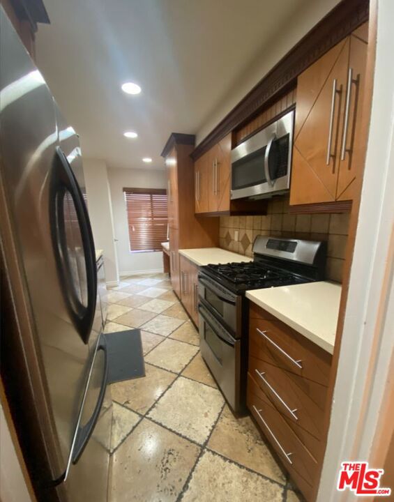 Drew Fenton | 1940 N Highland Avenue Los Angeles CA | MLS: 6990897