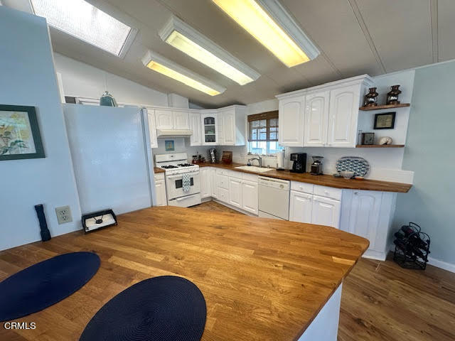 4501 W Channel Islands Boulevard, Oxnard CA: https://media.crmls.org/mediaz/29661d1c-1dec-4e1f-9e22-ebc0b0127e1c.jpg