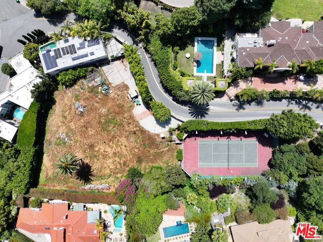 1120 Summit Drive, Beverly Hills CA: https://media.crmls.org/mediaz/29663227-2a35-4be5-a322-7b7364642d62.jpg