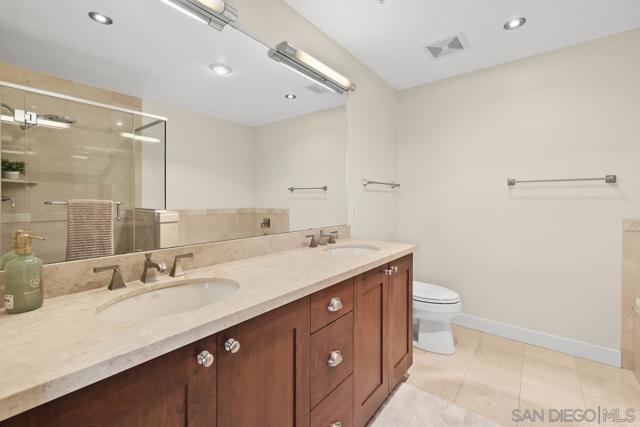 700 W E St, San Diego CA: https://media.crmls.org/mediaz/29666a0a-9794-499b-9434-a732c4c88a5e.jpg