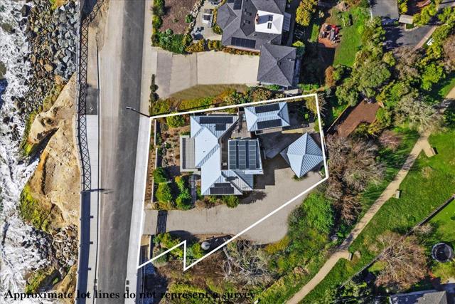 1004 W Cliff Drive, Santa Cruz CA: https://media.crmls.org/mediaz/29668618-449e-4b00-83ae-9b582a926742.jpg