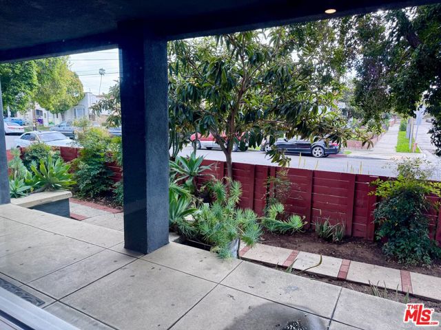 1151 E 15th Street, Long Beach CA: https://media.crmls.org/mediaz/2966a811-3740-4b79-8253-459ab89a9acb.jpg