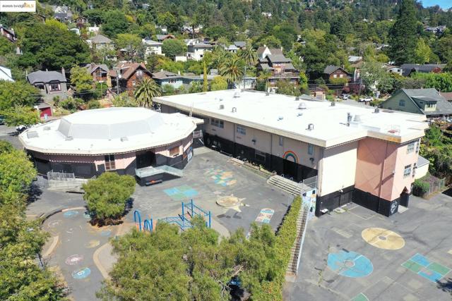 1130 Oxford, Berkeley CA: https://media.crmls.org/mediaz/2966dbb1-896c-49bc-94d6-dc80d7414fb9.jpg