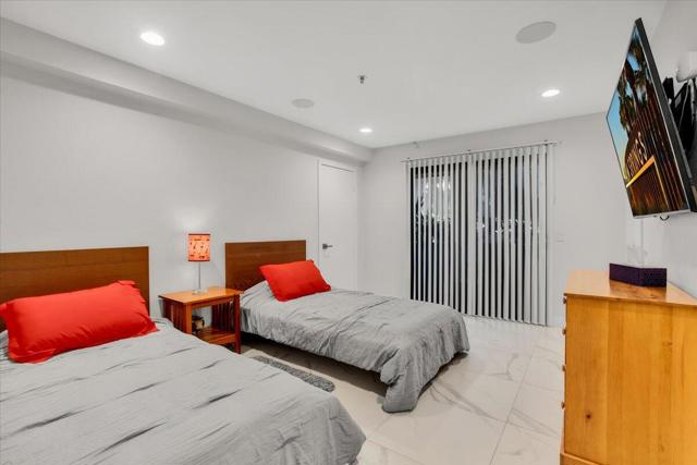 200 E Racquet Club Road, Palm Springs CA: https://media.crmls.org/mediaz/2966f9b4-293a-4c55-89dc-8f0b610cf687.jpg