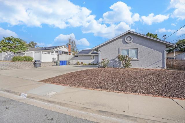 1234 El Mio Drive, El Cajon CA: https://media.crmls.org/mediaz/29672388-2466-41b3-8406-d5af4778fcc5.jpg