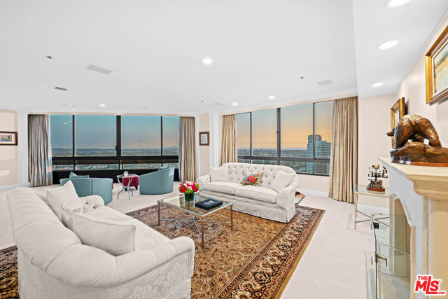 10430 Wilshire Boulevard, Los Angeles CA: https://media.crmls.org/mediaz/29675016-1776-4b69-962c-61b4c943cefa.jpg