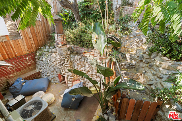2321 Lake View Avenue, Los Angeles CA: https://media.crmls.org/mediaz/29676340-ee8c-4820-b2af-239a9ab77351.jpg