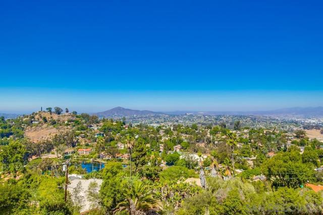 4742 Mount Helix Drive, La Mesa CA: https://media.crmls.org/mediaz/2967b889-8b51-4a8f-a9a4-3eba9e4ee077.jpg