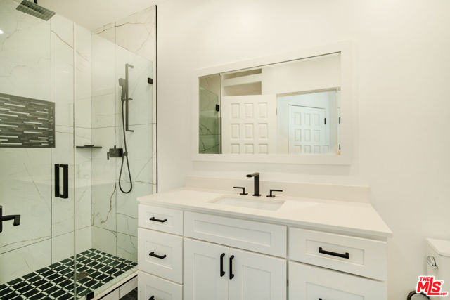 609 21st Place, Santa Monica CA: https://media.crmls.org/mediaz/2967e15e-77cc-4dc1-8e06-ec66a2bf9206.jpg