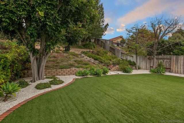 1736 Hill Top Lane, Encinitas CA: https://media.crmls.org/mediaz/29689611-3576-4d9b-9dce-3aab8108b7d2.jpg