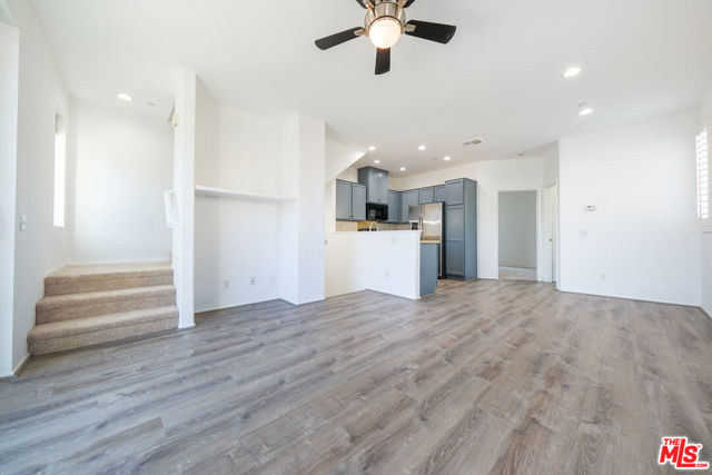 14661 Sherman Way, Van Nuys CA: https://media.crmls.org/mediaz/2968fe4d-3eac-4a04-b815-d929ed71d3a7.jpg