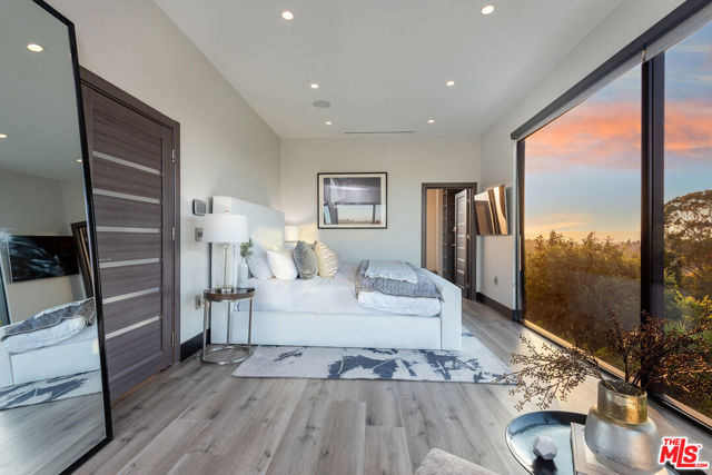 4338 Gayle Drive, Tarzana CA: https://media.crmls.org/mediaz/29694dd9-dbdb-43e1-be54-9ffd93288bac.jpg