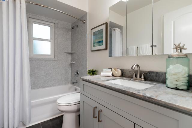 5268 Keeler Ct, Fremont CA: https://media.crmls.org/mediaz/296983b0-4462-45c0-a5b4-3a8f9030632e.jpg