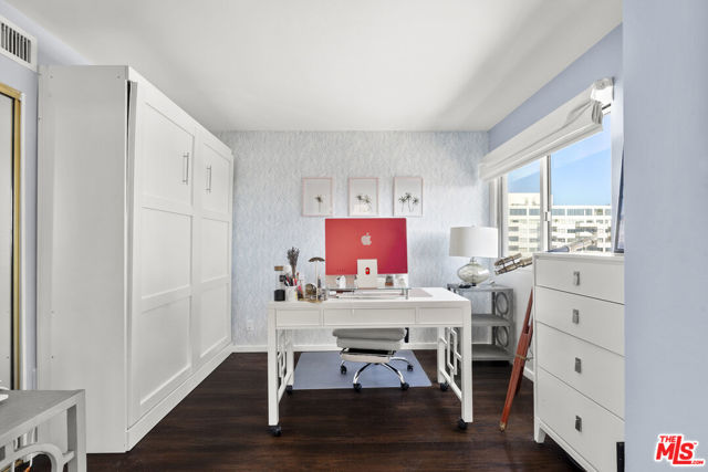 7250 Franklin Avenue, Los Angeles CA: https://media.crmls.org/mediaz/2969b6dd-d0c2-4ad0-9085-0f2504275b6b.jpg