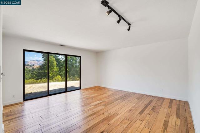 36 Candlewood Place, Walnut Creek CA: https://media.crmls.org/mediaz/2969ebd4-b609-4c74-9695-1fc24a7ad8e0.jpg