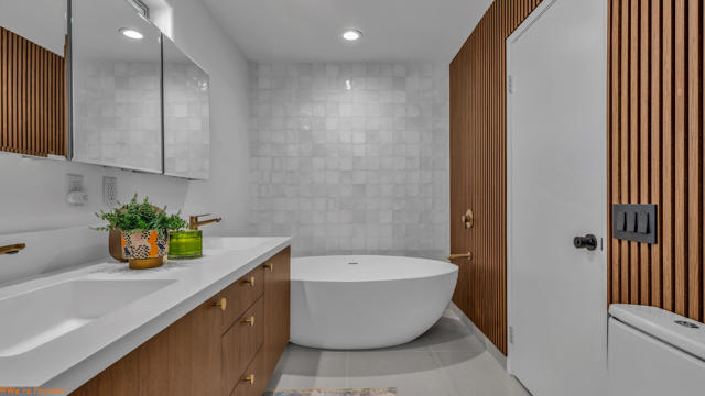 42602 Rancho Mirage Lane, Rancho Mirage CA: https://media.crmls.org/mediaz/296a0d21-f010-4638-b798-d7288efe5527.jpg