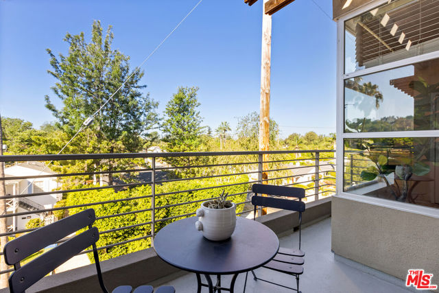 4180 Fair Avenue, Studio City CA: https://media.crmls.org/mediaz/296a8580-592d-47d4-a5af-cbf5b8c71036.jpg