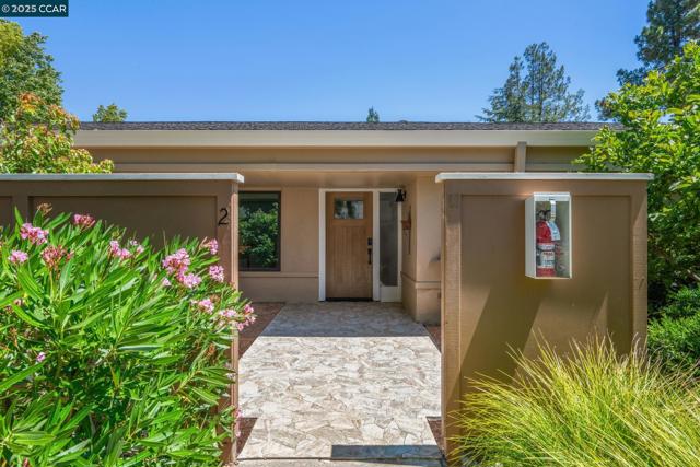 1736 Golden Rain Rd, Walnut Creek CA: https://media.crmls.org/mediaz/296aa3d3-e0a4-4315-9374-f5b8a741284d.jpg