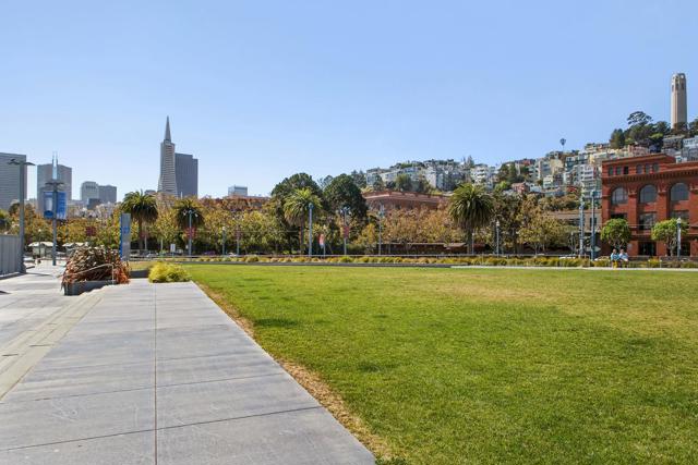 806810 Union Street, San Francisco CA: https://media.crmls.org/mediaz/296b0ec0-4eb9-458d-99c0-bce0392ce373.jpg