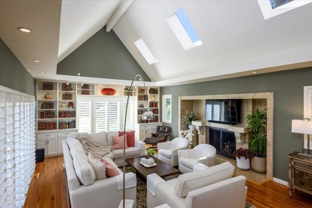 Image 19 of 75 For 819 Holly Road