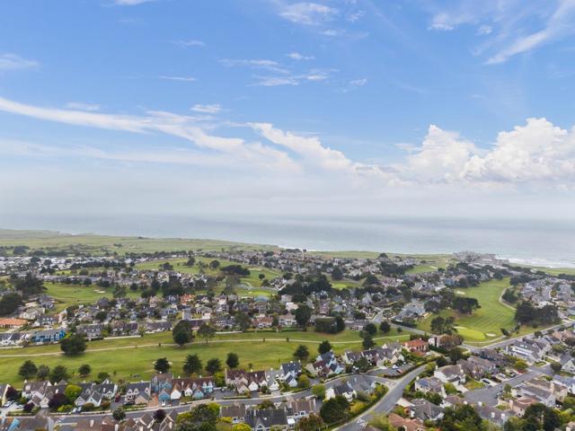 420 Greenbrier Road, Half Moon Bay CA: https://media.crmls.org/mediaz/296b4496-2385-4453-ae99-b14f101ba909.jpg