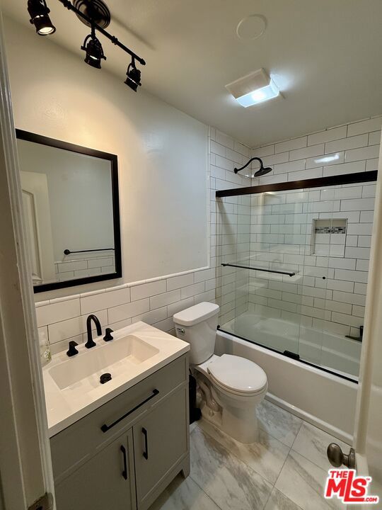 837 N West Knoll Drive, West Hollywood CA: https://media.crmls.org/mediaz/296b9049-26b8-4dd9-935b-875405c5e340.jpg