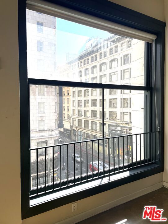 315 W 5th Street, Los Angeles CA: https://media.crmls.org/mediaz/296bc994-9973-40ac-94ae-4c15085261de.jpg