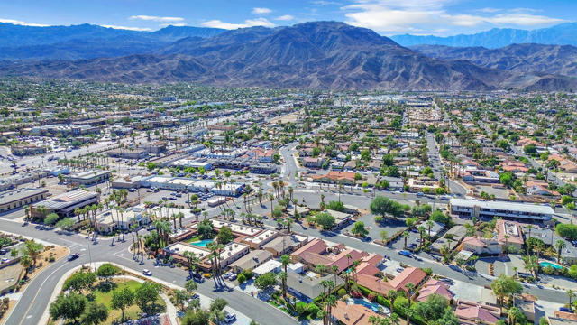 44635 San Carlos Avenue, Palm Desert CA: https://media.crmls.org/mediaz/296bcf62-4aaa-4ae1-901a-0b7fd8f30ba7.jpg