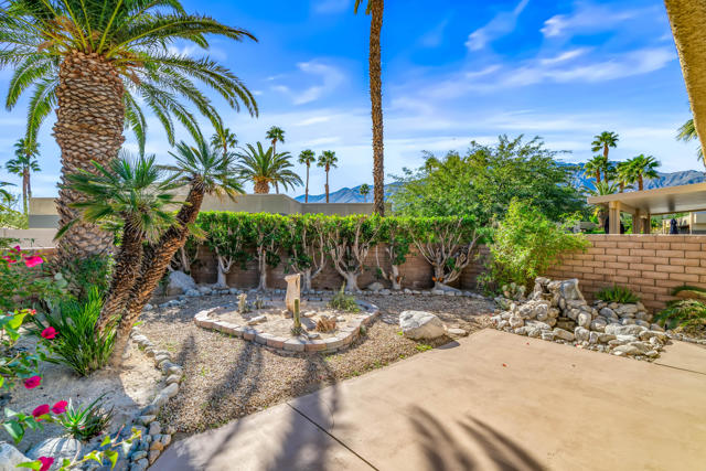 1391 Sunflower Circle S, Palm Springs, CA 92262