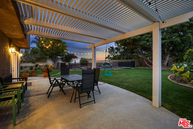 22518 Jameson Drive, Calabasas CA: https://media.crmls.org/mediaz/296c8ba4-0ea3-4641-a1fd-595869faa228.jpg