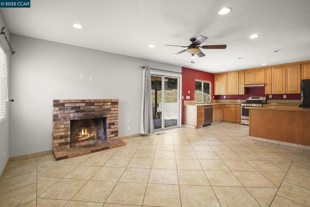 89 Cormorant Court, Martinez CA: https://media.crmls.org/mediaz/296cbf21-48a7-432d-988e-377045f811d5.jpg