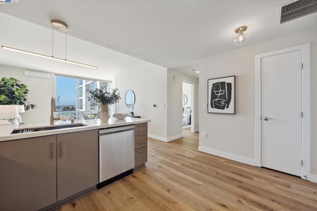 222 Broadway, Oakland CA: https://media.crmls.org/mediaz/296cc38f-9221-4bc4-a77c-7b934033369a.jpg