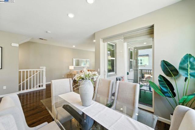 418 Desert Holly St, Milpitas CA: https://media.crmls.org/mediaz/296d0274-f7e4-400c-ae79-e227dc6a144d.jpg