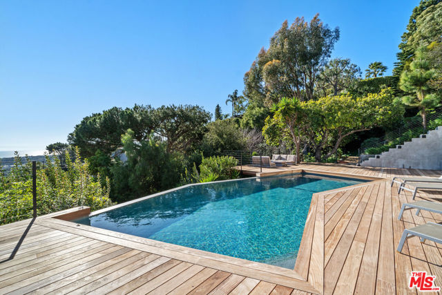 23812 Malibu Crest Drive, Malibu CA: https://media.crmls.org/mediaz/296e7d63-84ff-46c8-a749-b1c8472cdbfb.jpg