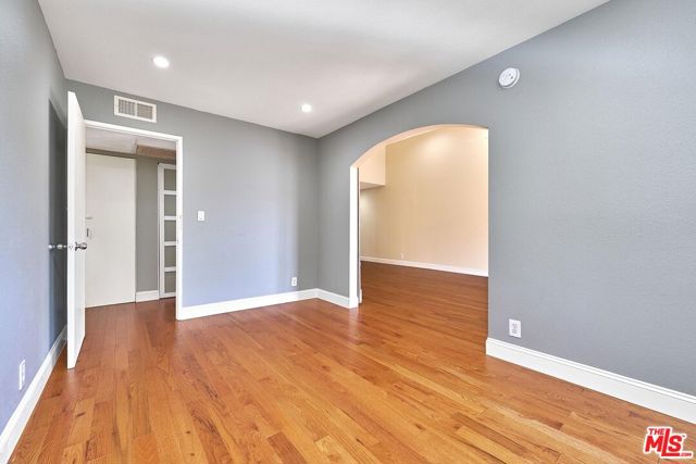 326 S Manhattan Place, Los Angeles CA: https://media.crmls.org/mediaz/296f34e2-2dcb-42de-a32d-e7633b8c41c2.jpg