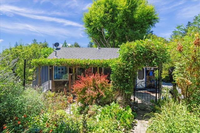 22196 Summit Road, Los Gatos CA: https://media.crmls.org/mediaz/296f473b-1ff7-4c81-b020-0af281d07635.jpg