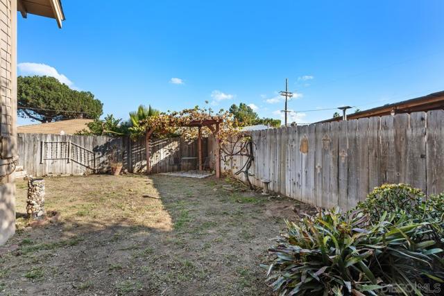 2707 Sweetwater Rd, Spring Valley CA: https://media.crmls.org/mediaz/296f7eb5-c820-4afc-b2f3-9032957efee9.jpg