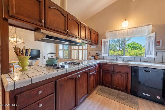 20418 Miranda Street, Woodland Hills CA: https://media.crmls.org/mediaz/296f9236-96ec-48a8-bcc5-9f8e55817905.jpg