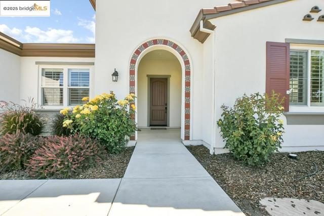 133 Clear Lake Ct, Oakley CA: https://media.crmls.org/mediaz/296fcc55-d261-49c6-93b4-84936bec58b3.jpg