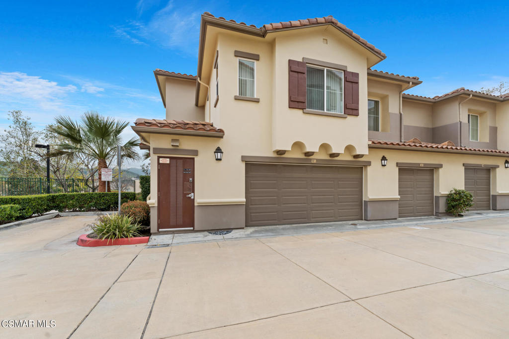 453 Country Club Drive 201, Simi Valley, CA 93065