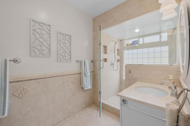 3560 Donna Dr, Carlsbad CA: https://media.crmls.org/mediaz/296ffec4-778e-4efa-80e6-5b42060e110d.jpg