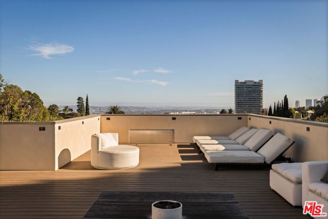 6 Bed Home for Sale in Los Angeles, California