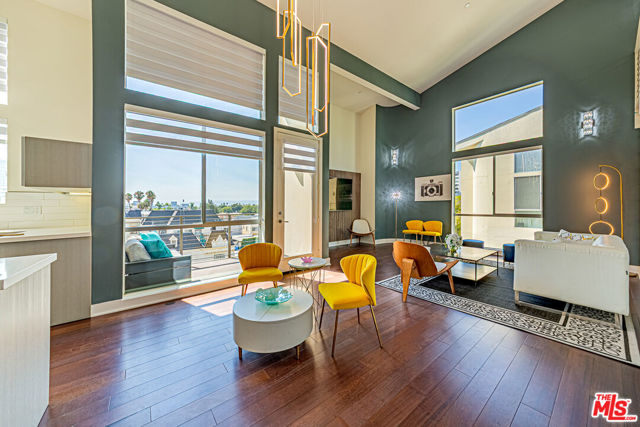 600 S Ridgeley Drive, Los Angeles CA: https://media.crmls.org/mediaz/29708a14-4eda-44ce-bc00-5fddfd4ccae4.jpg