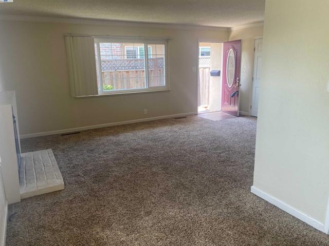 Image 22 of 24 For 3086 Greenview Dr